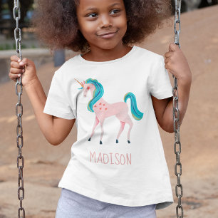 ピンクのユニコーンかわいい子供たちの名前の女の子 Tシャツ