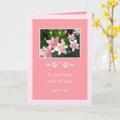 ピンクのユリの花嫁 & 花嫁 ウェディング カード (黄色い花)