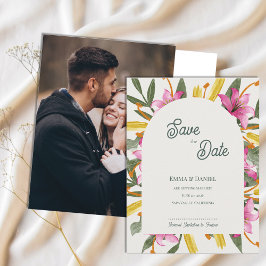 ピンクのユリの華やかなアーチ型フォト ウェディング セーブ・ザ・デート 案内ポストカード