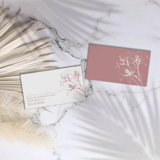 ピンクのユリ結婚の輪郭 プレイスカード