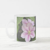 ピンクのユリ（クレマティス）すりガラススタイル フロストグラスマグカップ (左)