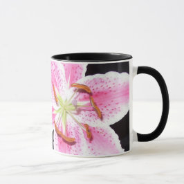 ピンクのユリ |黒に繊細なピンクのユリの花 マグカップ