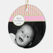 ピンクのライムのストライプのベビーの第1クリスマスの写真 セラミックオーナメント (左)