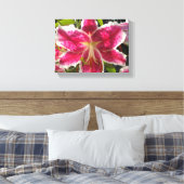 ピンクのライリピンクの熱帯花ピンクのフローラ キャンバスプリント (インサイチュ (寝室))