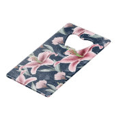 ピンクのライリー花のシームレスなパターン。 クレジットカード栓抜き (裏面アングル)