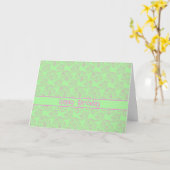 ピンクのラインフラワーパターングリーンハッピーバースデー カード (黄色い花)