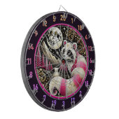 ピンクのラクーンが優雅さと遊び心を放つ ダーツボード (正面左)