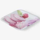 ピンクのラズベリーマカロンフランスのペストリー写真 ペーパープレート (傾斜あり)