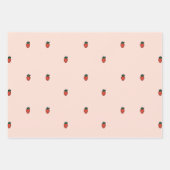 ピンクのラッピングに可愛い小さなイチゴ紙 ラッピングペーパーシート (正面3)