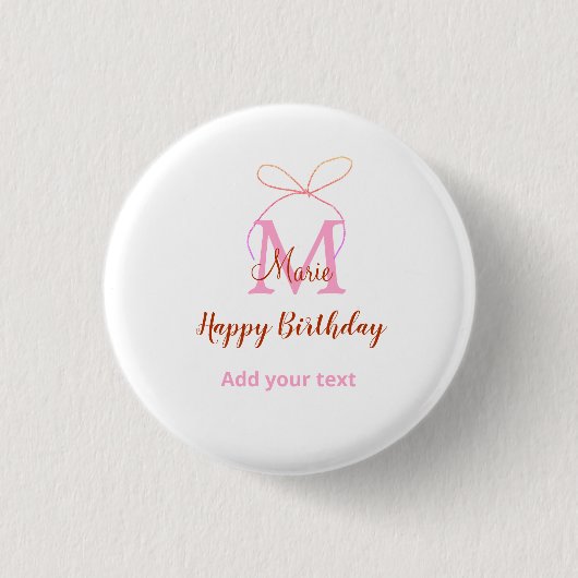 ピンクのラメの弓 名前+イニシャル+モノグラム 誕生日 缶バッジ (正面)