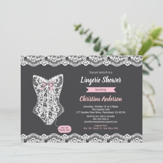 ピンクのランジェリーのシャワーの招待の黒板のレース 招待状 (スタンド正面)