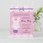 ピンクのランジェリーのシャワーの花嫁の紫色のコルセットの招待 招待状 (スタンド正面)