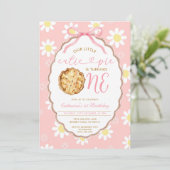 ピンクのリトルキューティーパイ ファーストバースデー ダイシーフラワーデザイン 招待状 (スタンド正面)