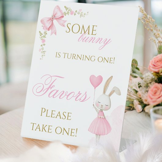ピンクのリボンが可愛い「Some Bunny is One」コケット風サイン 台座サイン