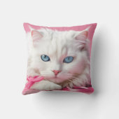 ピンクのリボンの白い猫 クッション (裏面)