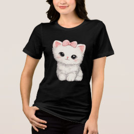 ピンクのリボンを付けたかわいい白い子猫 トライブレンドTシャツ