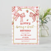 ピンクのリボン付きいちごの1歳の誕生日 招待状 (スタンド正面)