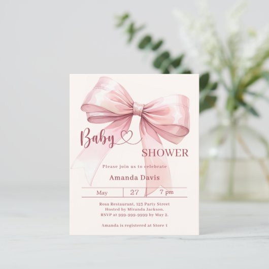 ピンクのリボン付きベージュの女の子のベビーシャワー招待状 (スタンド正面)