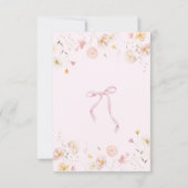 ピンクのリボン枠ワイルドフラワーベビー散布 招待状 (裏面)