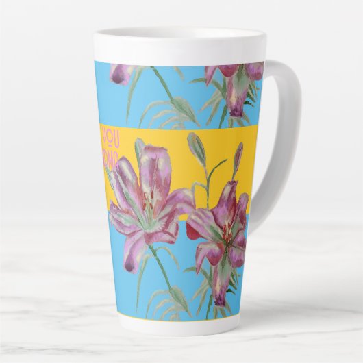 ピンクのリリーユリアート祖母の名前の装飾 カフェラテマグ (右アングル)