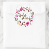 ピンクのリースフローラブライダルシャワーの好意ステッカー ラウンドシール (バッグ)