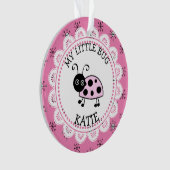 ピンクのレディバグの個人的なメッセージのクリスマス記念の品 オーナメント (正面)