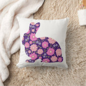 ピンクのレトロうさぎと花 クッション (ブランケット)