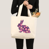 ピンクのレトロなうさぎと花 ラージトートバッグ (正面(商品))