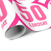 ピンクのレトロの第50誕生日の名前をカスタムするD02 ラッピングペーパー (ロールコーナー)