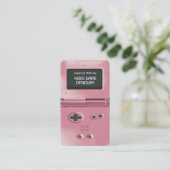 ピンクのレトロスタイルのゲーム機 ゲームデザイナー 名刺 (スタンド正面)