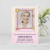 ピンクのレトロ70s Groovy写真82歳の誕生日 招待状 (スタンド正面)