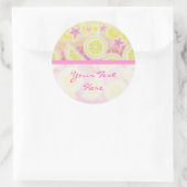 ピンクのレモネード「あなたのテキスト」のステッカーのラウンドストライプ ラウンドシール (バッグ)