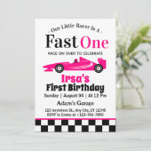 ピンクのレーシングカー ガール 1歳 誕生日パーティー 招待状 (スタンド正面)