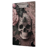 ピンクのレースと柔らかいピンクの花を持つスカル クリップボード (左)