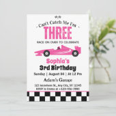 ピンクのレースカーガールの女の子をキャッチできない3rd誕生日 招待状 (スタンド正面)