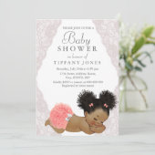 ピンクのレース エスニック ヴィンテージ ベビーシャワー 招待状 (スタンド正面)