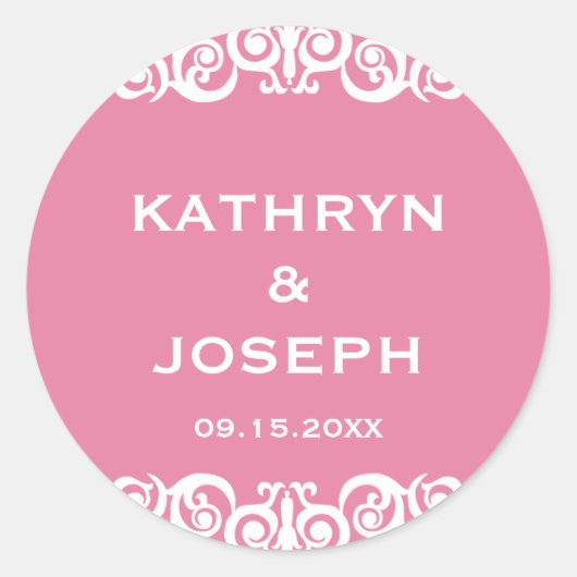 ピンクのロマンビクトリアンススクロール結婚式の引き出物ラベル ラウンドシール (正面)