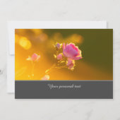 ピンクのローズを持つ魅力的な招待状カード 招待状 (裏面)