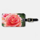 ピンクのローズクローズアップ写真スタイリッシュ美モダン ラゲッジタグ (正面横)