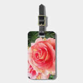 ピンクのローズクローズアップ写真スタイリッシュ美モダン ラゲッジタグ (正面縦)