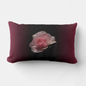 ピンクのローズダークさくらんぼ赤の背グラデーション景 ランバークッション (正面)