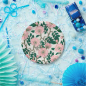 ピンクのワイルドバラの花と緑の葉のパターン ペーパープレート (パーティー)