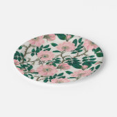 ピンクのワイルドバラの花と緑の葉のパターン ペーパープレート (アングル)