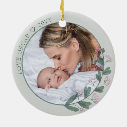 ピンクのワイルドフラワーで囲まれた母の日の写真 セラミックオーナメント (裏面)