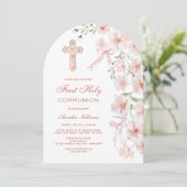 ピンクのワイルドフラワーと弓最初の聖餐会 招待状 (スタンド正面)