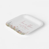 ピンクのワイルドフラワーの愛が咲く ブライダルシャワー ペーパープレート (傾斜あり)