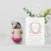 ピンクのワイルドフラワークレスト写真最初の聖餐式 招待状 (スタンド正面)