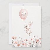 ピンクのワイルドフラワーバルーン小さなバニー赤ちゃんシャワー 招待状 (裏面)