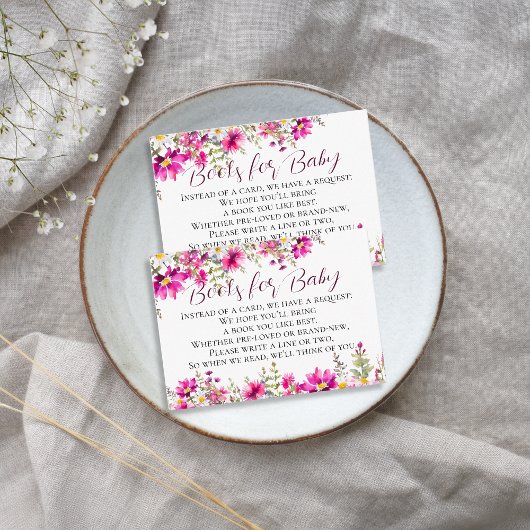 ピンクのワイルドフラワーベビーシャワーブックベビー エンクロージャーカード