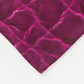 ピンクのワニの肌の質感 フリースブランケット (角)